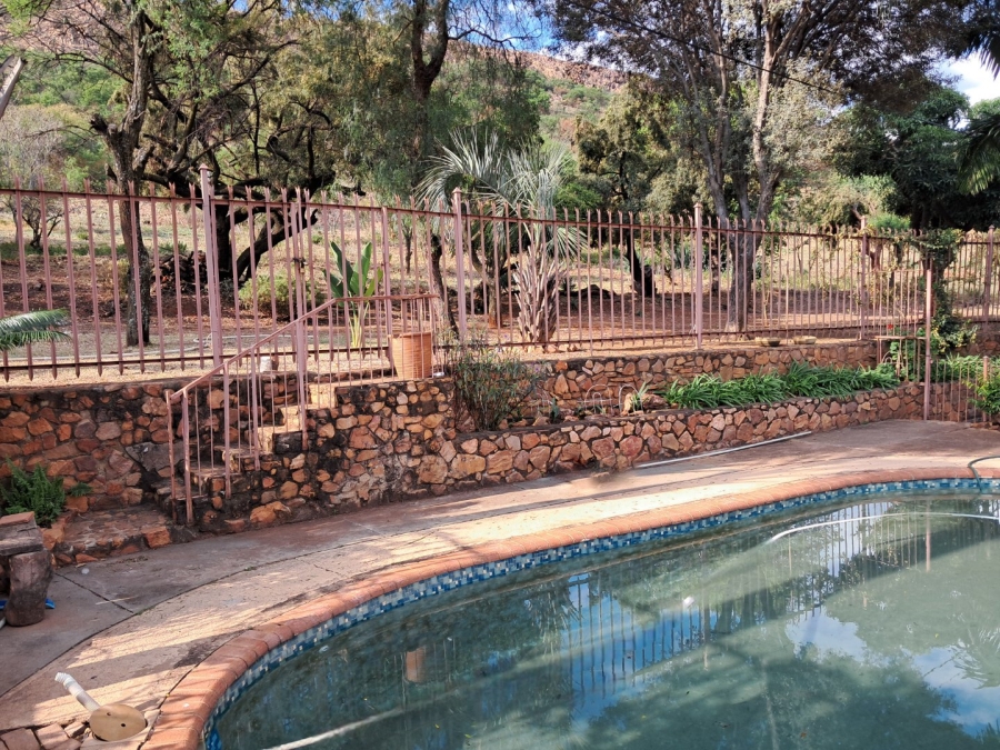 5 Bedroom Property for Sale in Mountain View Gauteng