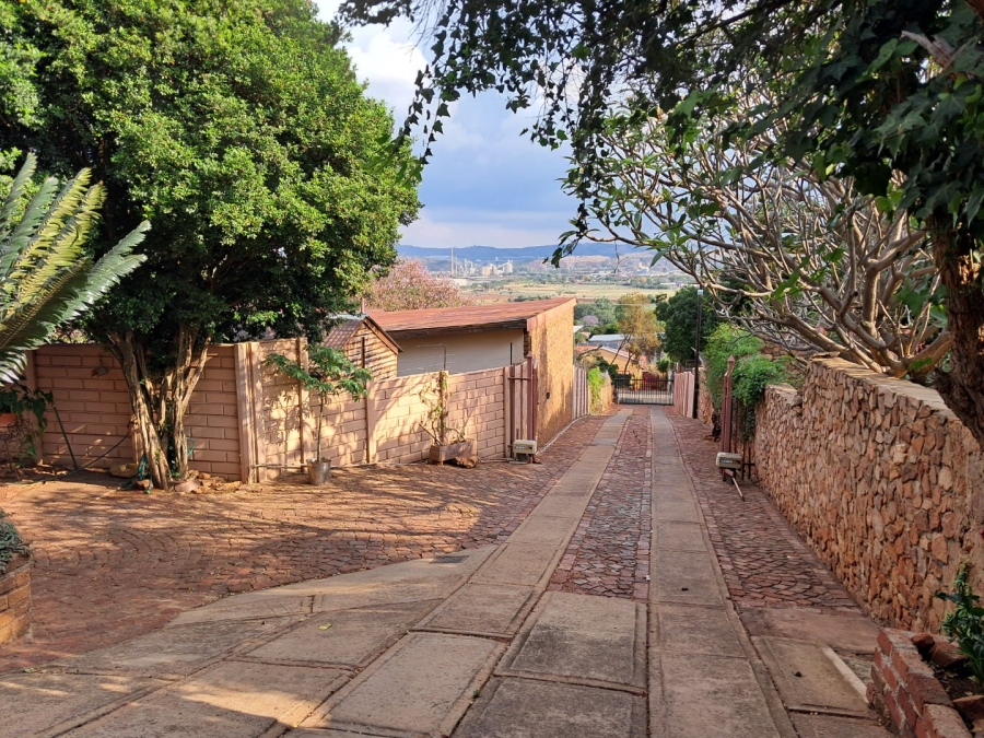 5 Bedroom Property for Sale in Mountain View Gauteng