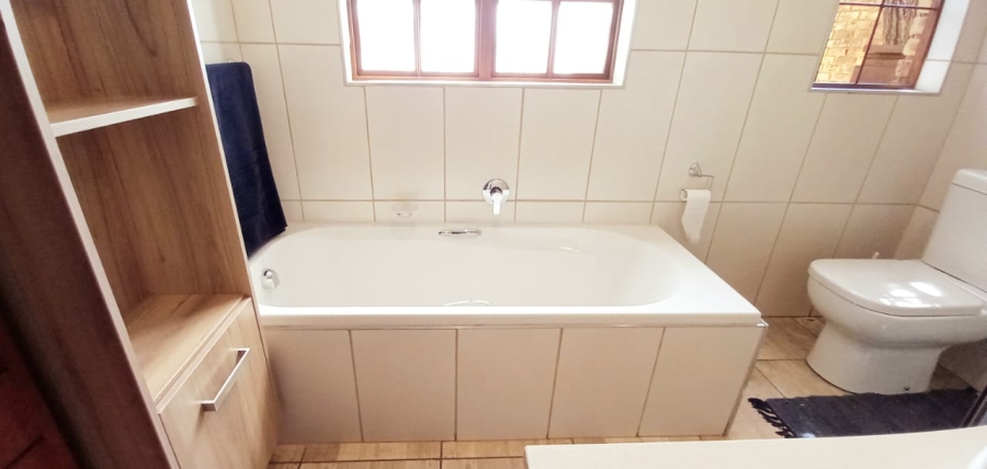 4 Bedroom Property for Sale in Vaal Marina Gauteng