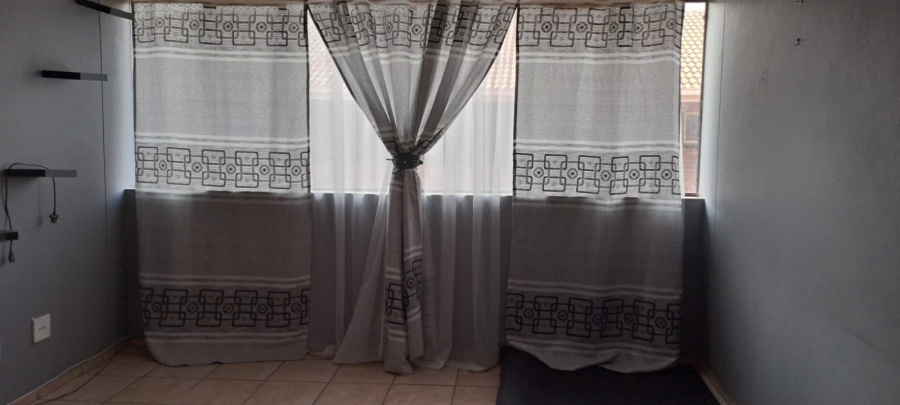 2 Bedroom Property for Sale in Pretoria North Gauteng