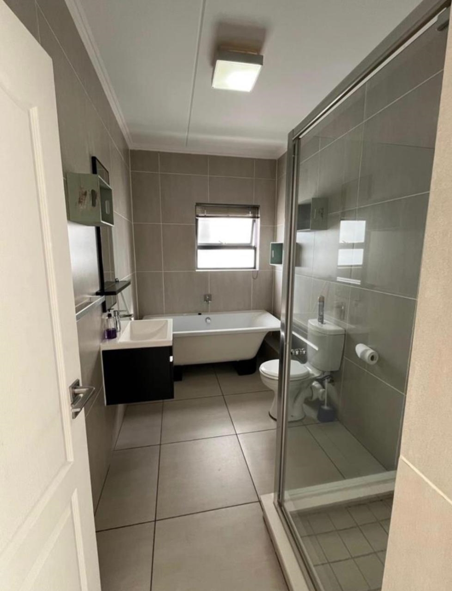  Bedroom Property for Sale in Greenstone Hill Gauteng