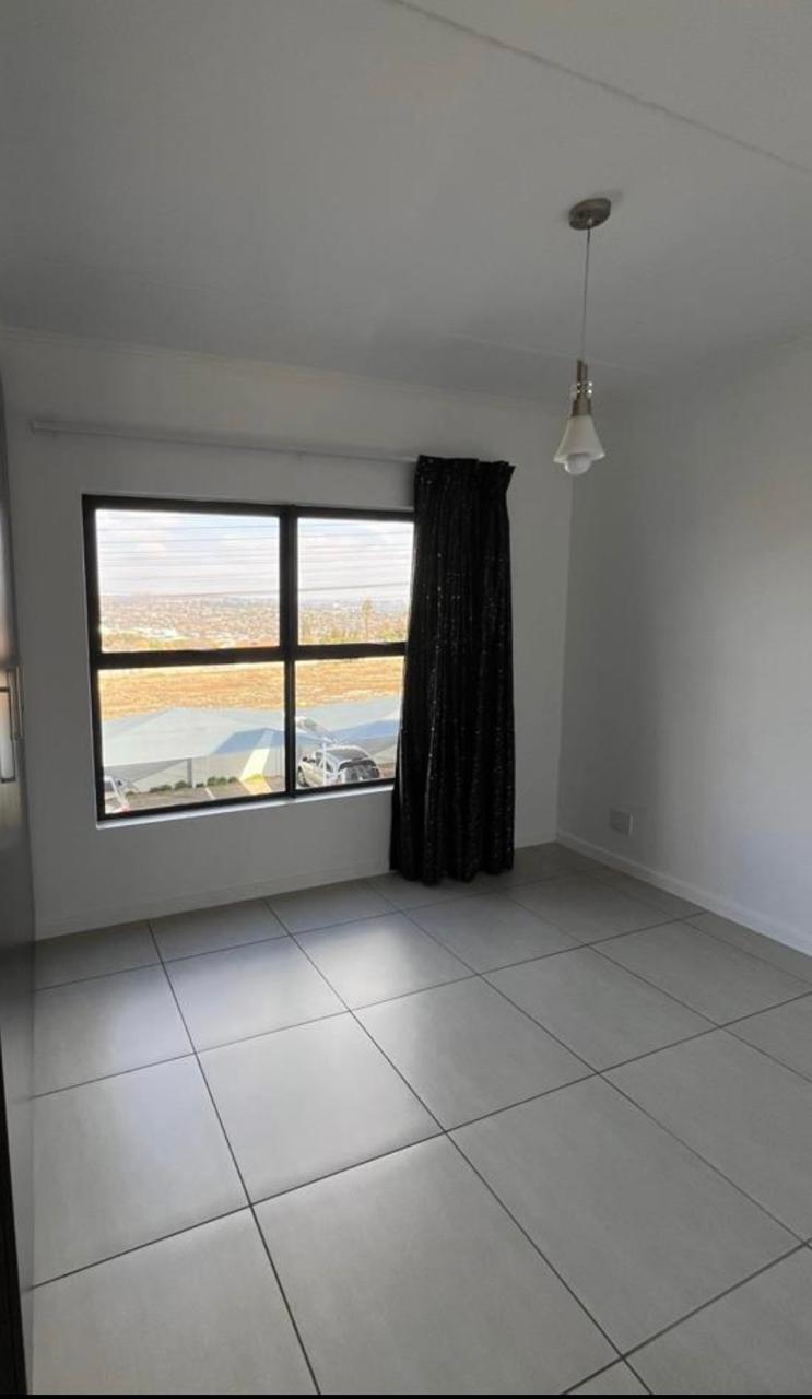  Bedroom Property for Sale in Greenstone Hill Gauteng