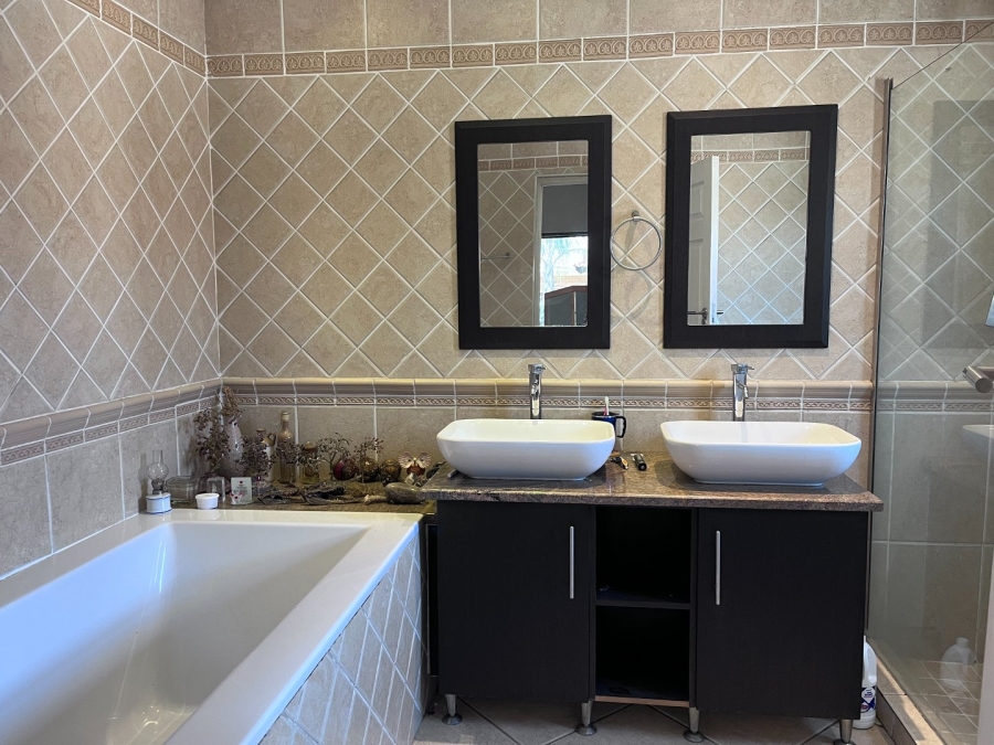 4 Bedroom Property for Sale in Vanderbijlpark SE 8 Gauteng