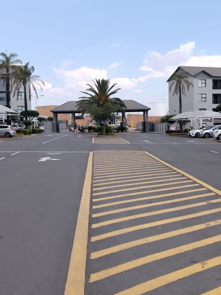 2 Bedroom Property for Sale in Erand Gardens Gauteng