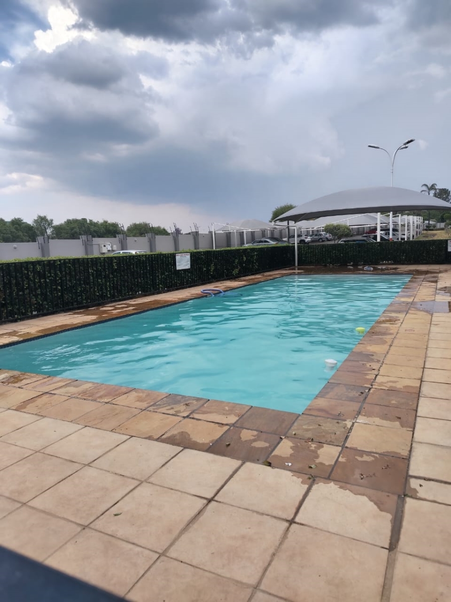 2 Bedroom Property for Sale in Erand Gardens Gauteng