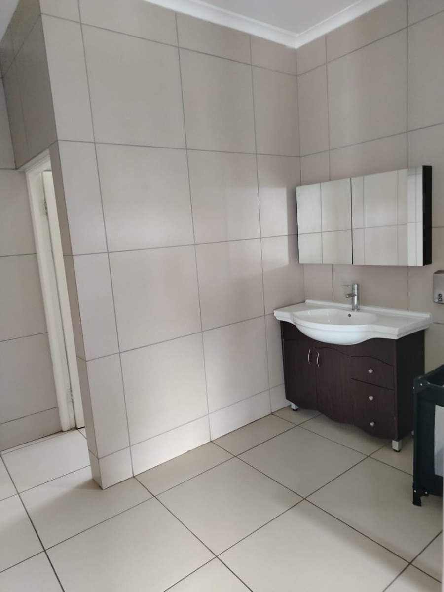 2 Bedroom Property for Sale in Erand Gardens Gauteng