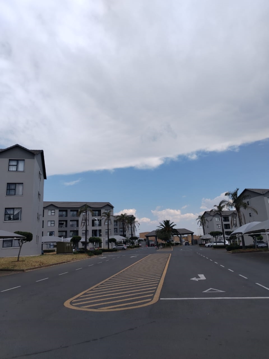 2 Bedroom Property for Sale in Erand Gardens Gauteng