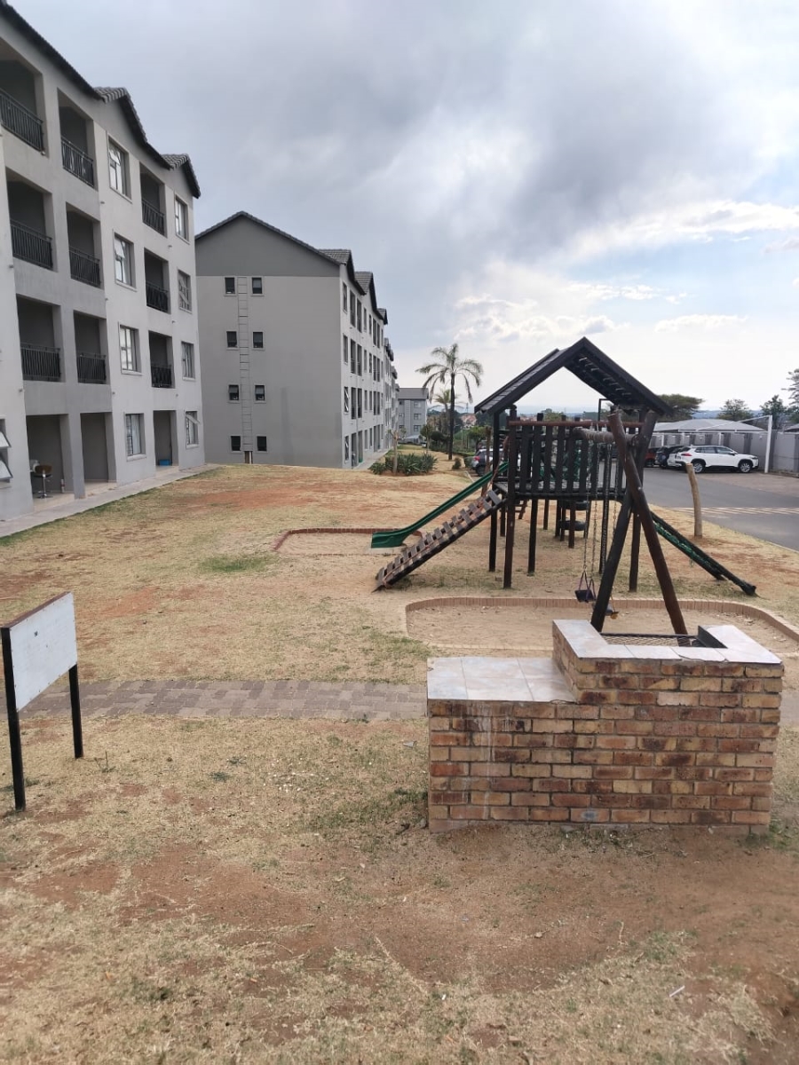 2 Bedroom Property for Sale in Erand Gardens Gauteng