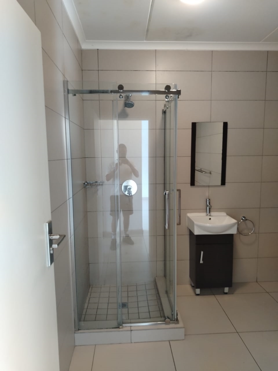 2 Bedroom Property for Sale in Erand Gardens Gauteng