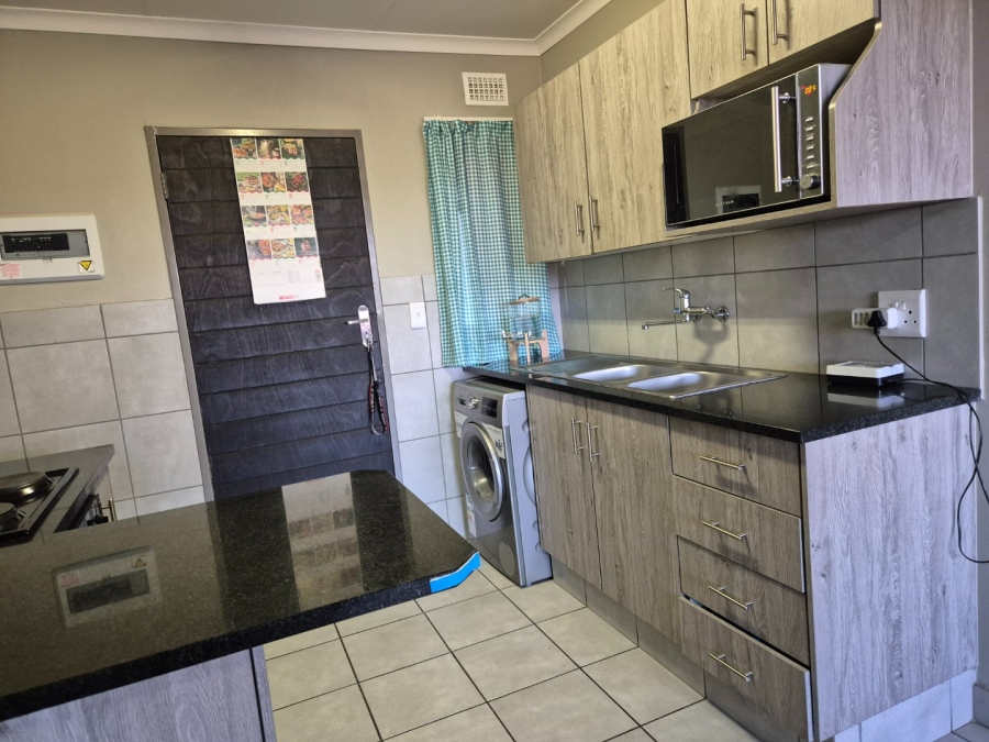 2 Bedroom Property for Sale in Heuweloord Gauteng