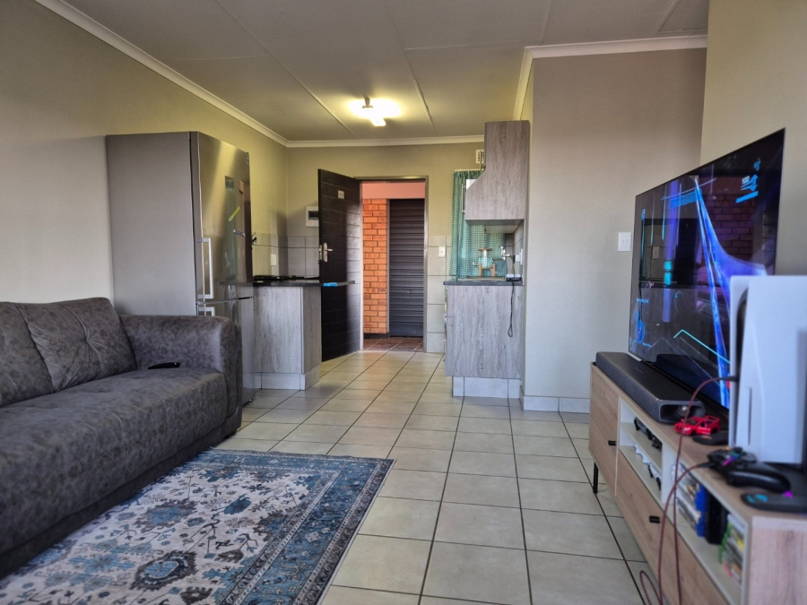 2 Bedroom Property for Sale in Heuweloord Gauteng