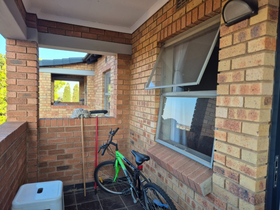 2 Bedroom Property for Sale in Heuweloord Gauteng