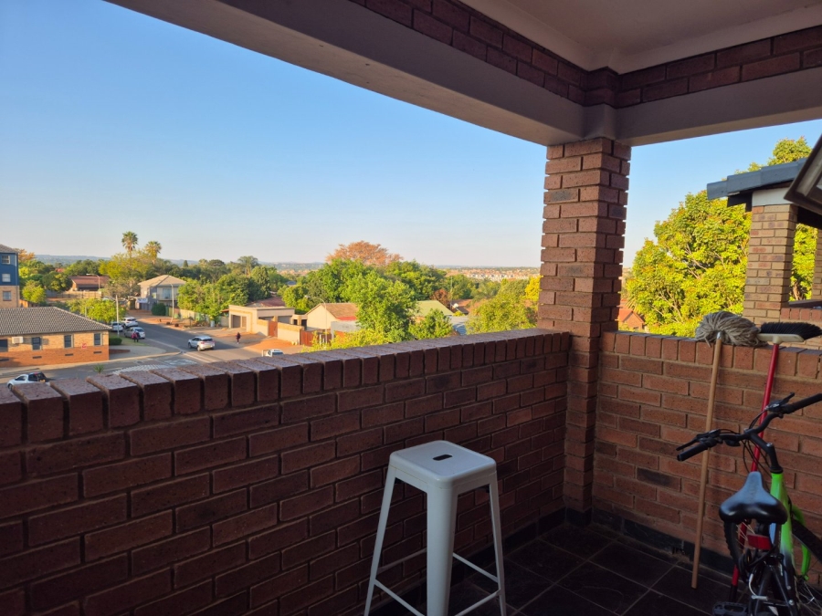 2 Bedroom Property for Sale in Heuweloord Gauteng