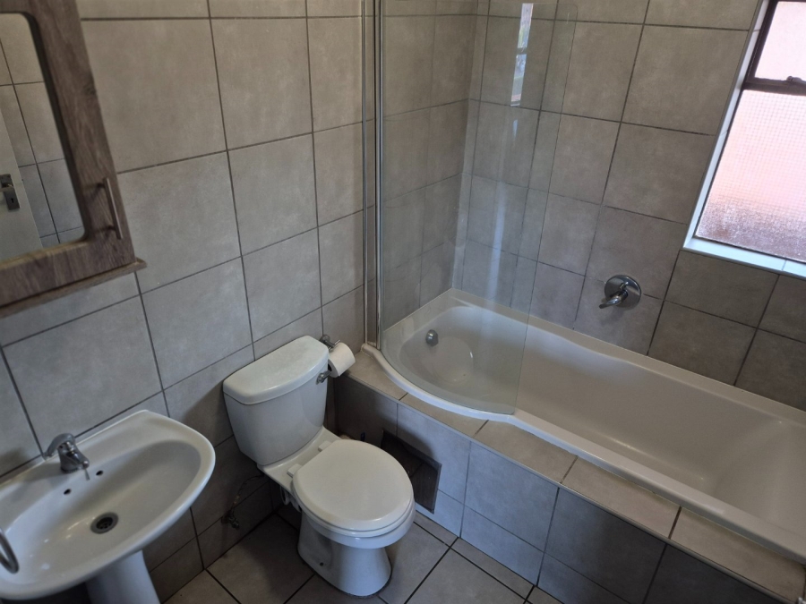 2 Bedroom Property for Sale in Heuweloord Gauteng