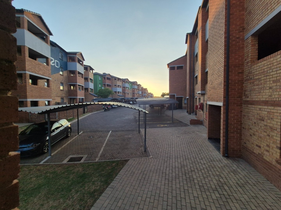 2 Bedroom Property for Sale in Heuweloord Gauteng