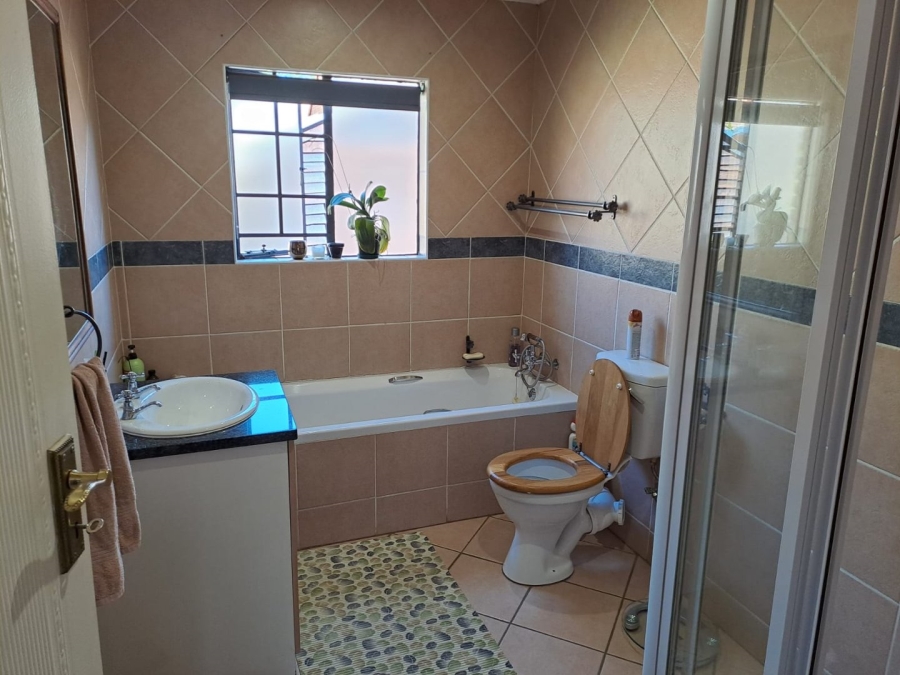 To Let 3 Bedroom Property for Rent in Equestria Gauteng