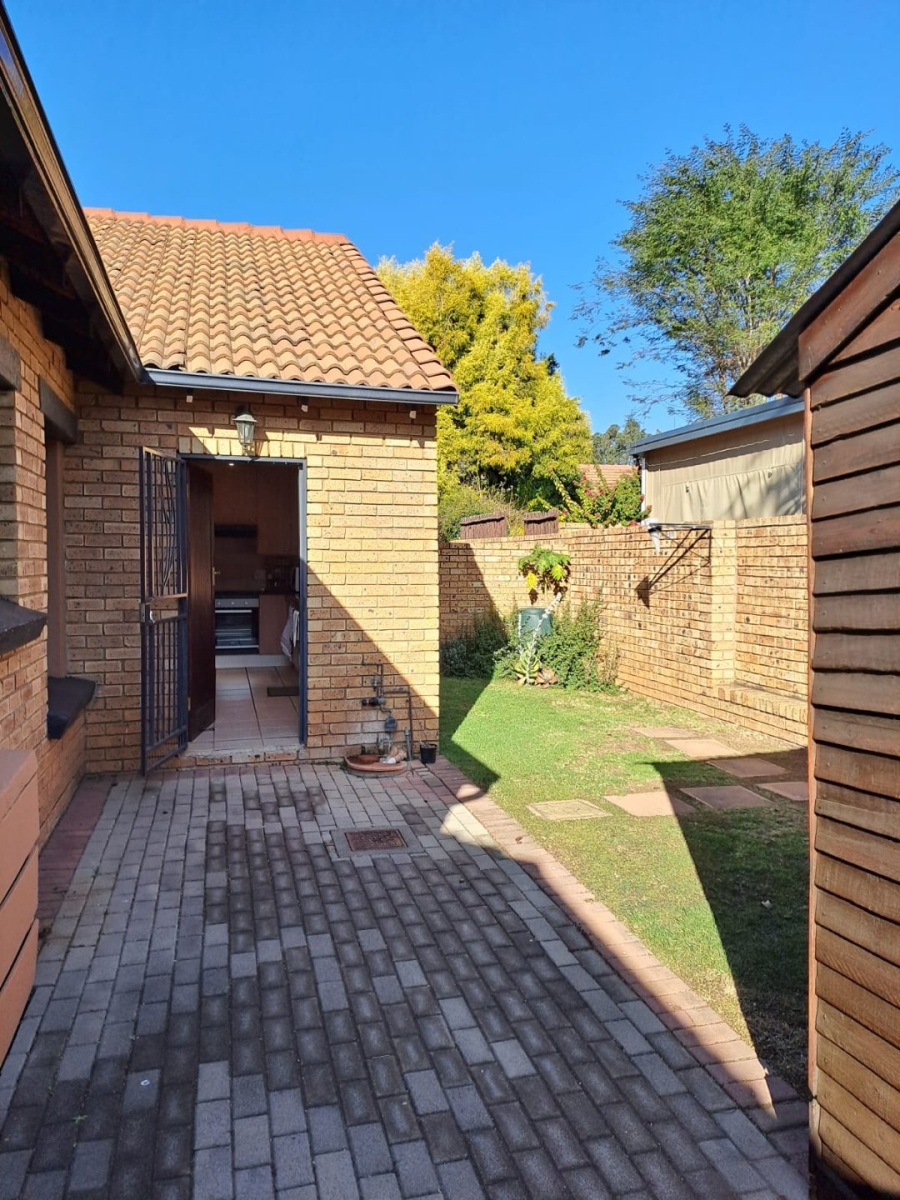 To Let 3 Bedroom Property for Rent in Equestria Gauteng