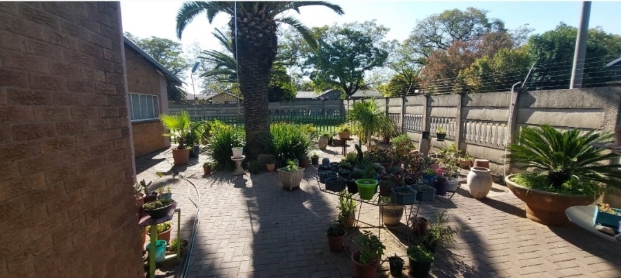 6 Bedroom Property for Sale in Vanderbijlpark SW 5 Gauteng
