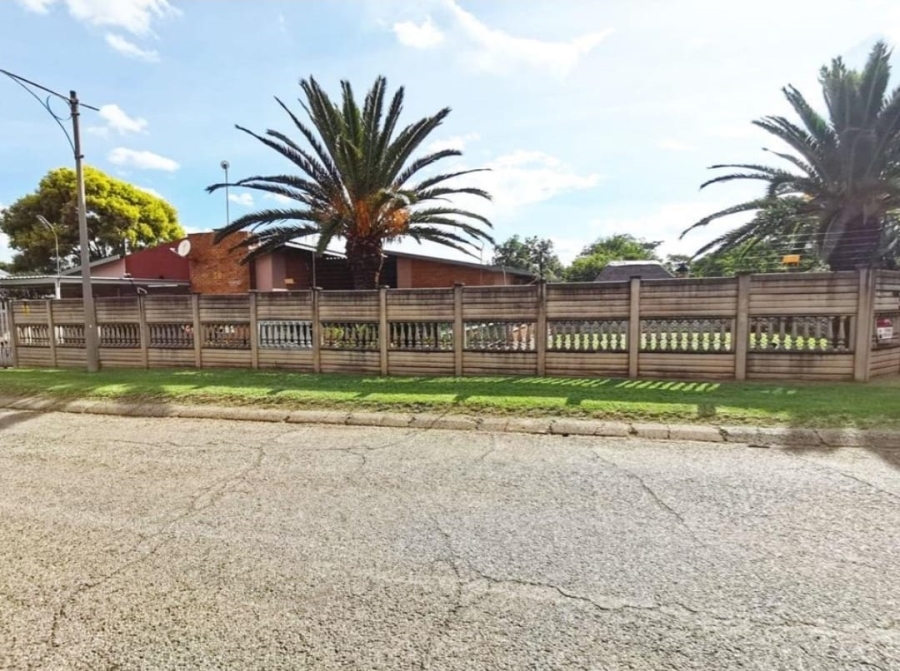 6 Bedroom Property for Sale in Vanderbijlpark SW 5 Gauteng
