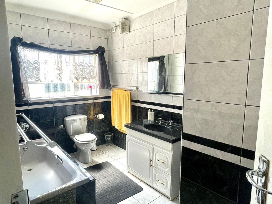 4 Bedroom Property for Sale in Birchleigh Gauteng