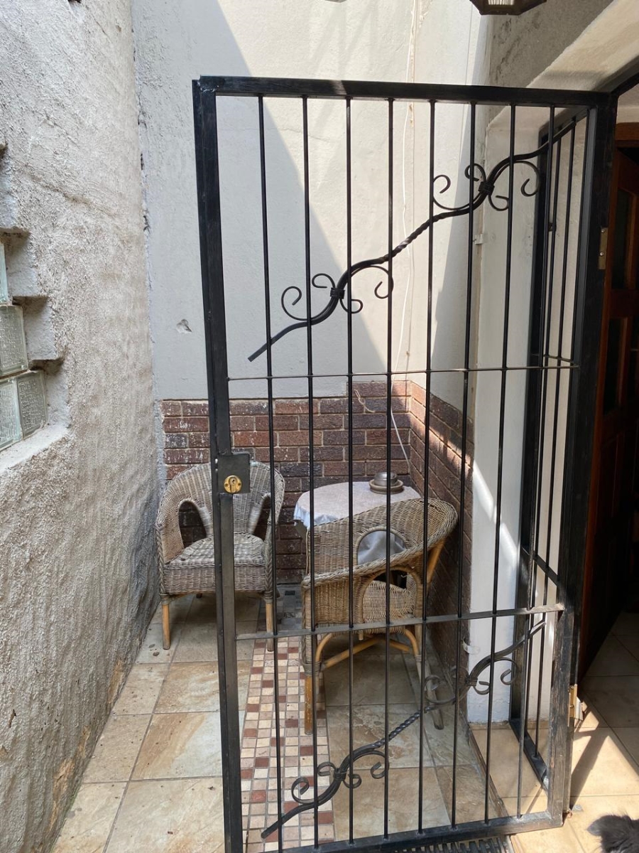 To Let 1 Bedroom Property for Rent in Valhalla Gauteng