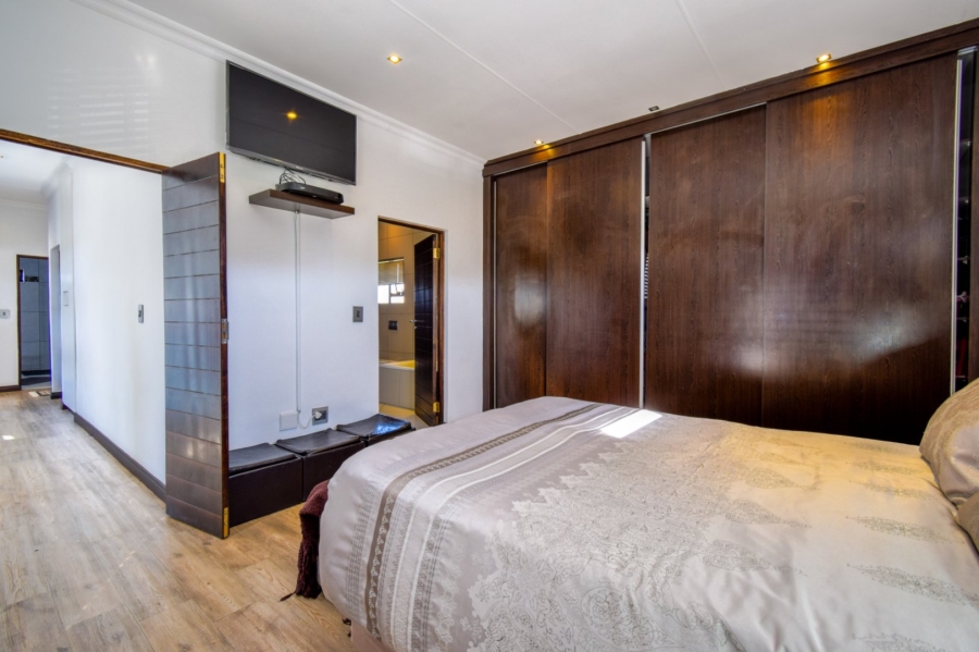 5 Bedroom Property for Sale in The Hills Game Reserve Estate Gauteng