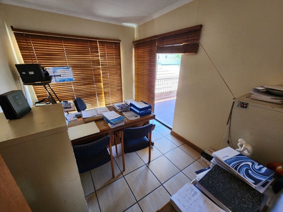 4 Bedroom Property for Sale in Van Riebeeck Park Gauteng