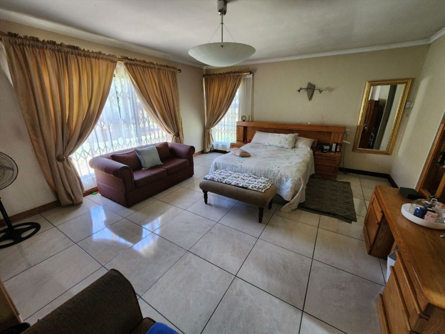 4 Bedroom Property for Sale in Van Riebeeck Park Gauteng