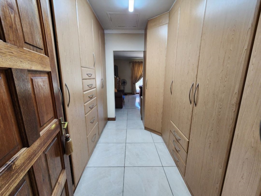 4 Bedroom Property for Sale in Van Riebeeck Park Gauteng
