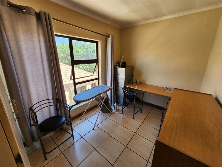 4 Bedroom Property for Sale in Van Riebeeck Park Gauteng