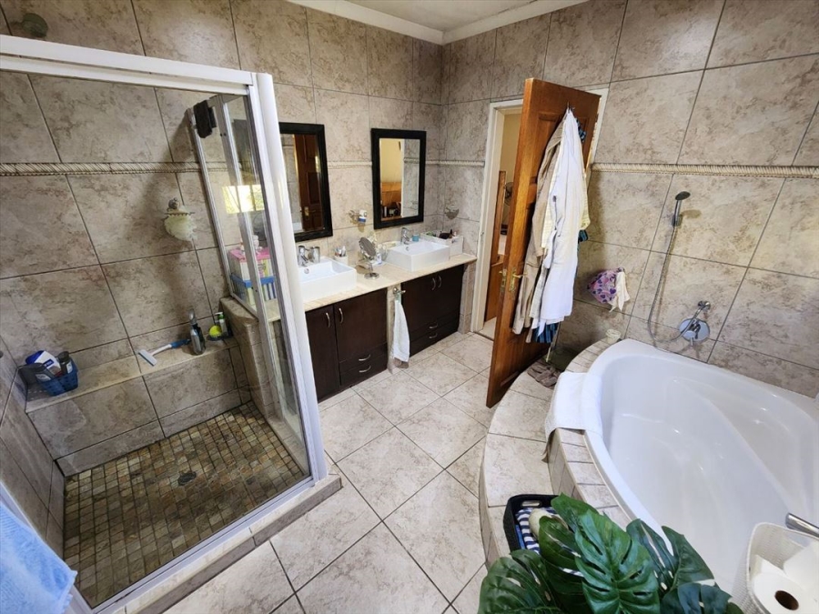 4 Bedroom Property for Sale in Van Riebeeck Park Gauteng