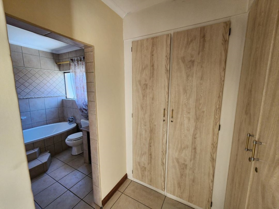 4 Bedroom Property for Sale in Van Riebeeck Park Gauteng