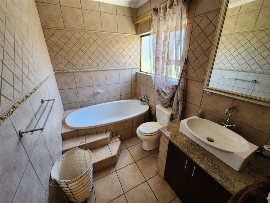 4 Bedroom Property for Sale in Van Riebeeck Park Gauteng