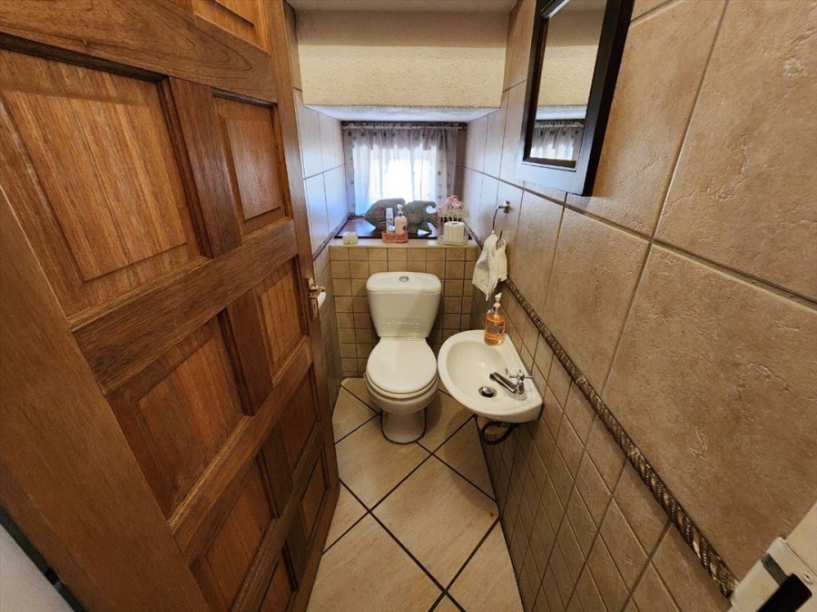 4 Bedroom Property for Sale in Van Riebeeck Park Gauteng
