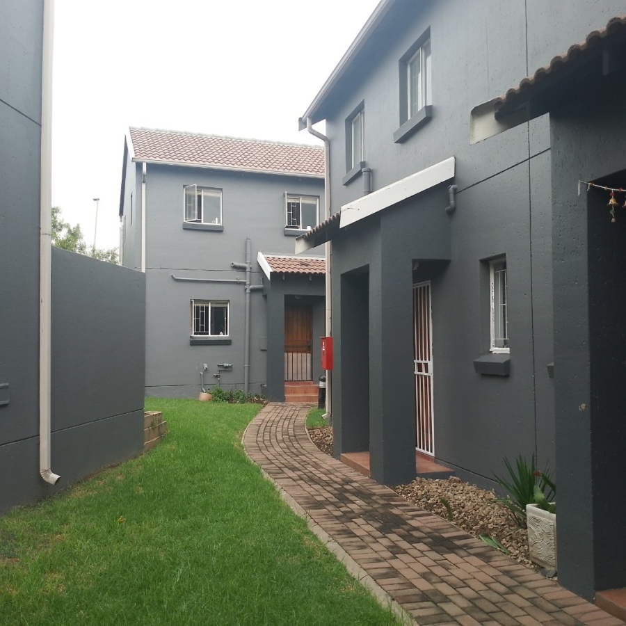 2 Bedroom Property for Sale in Greenstone Hill Gauteng