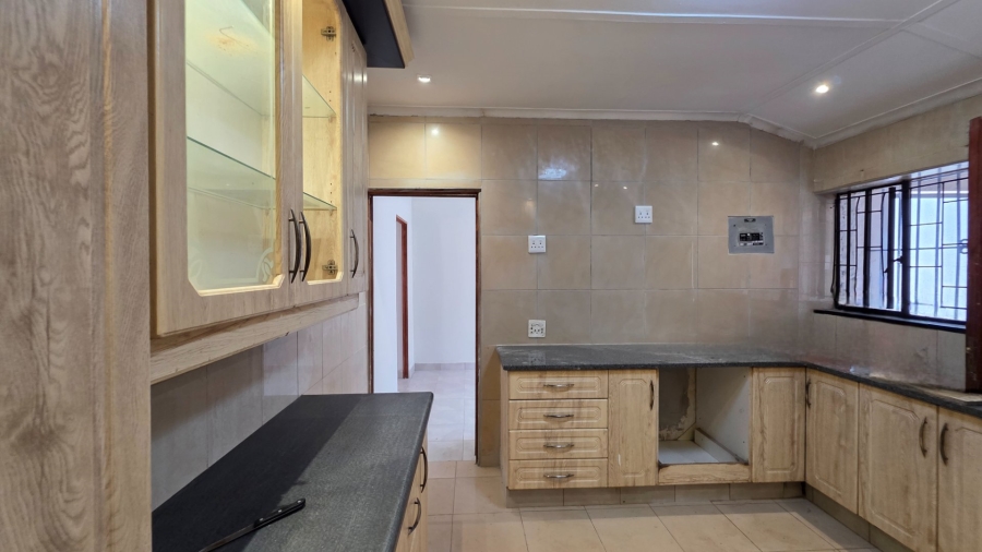 To Let 2 Bedroom Property for Rent in Laudium Gauteng