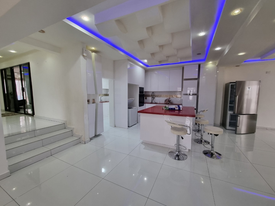 To Let 6 Bedroom Property for Rent in Bedfordview Gauteng