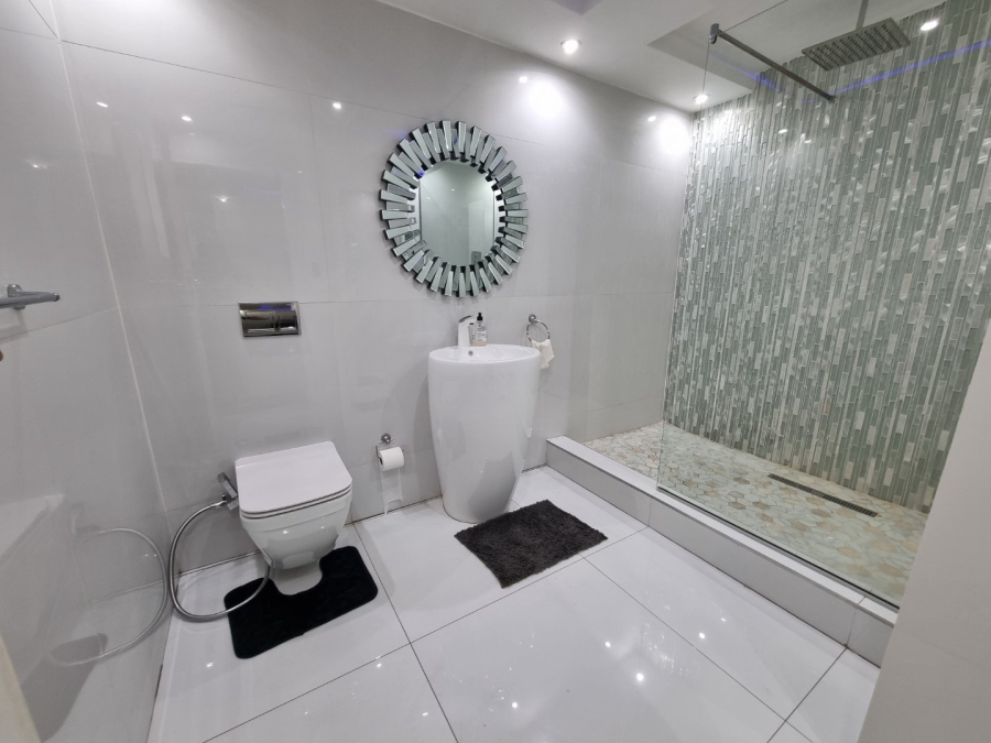 To Let 6 Bedroom Property for Rent in Bedfordview Gauteng