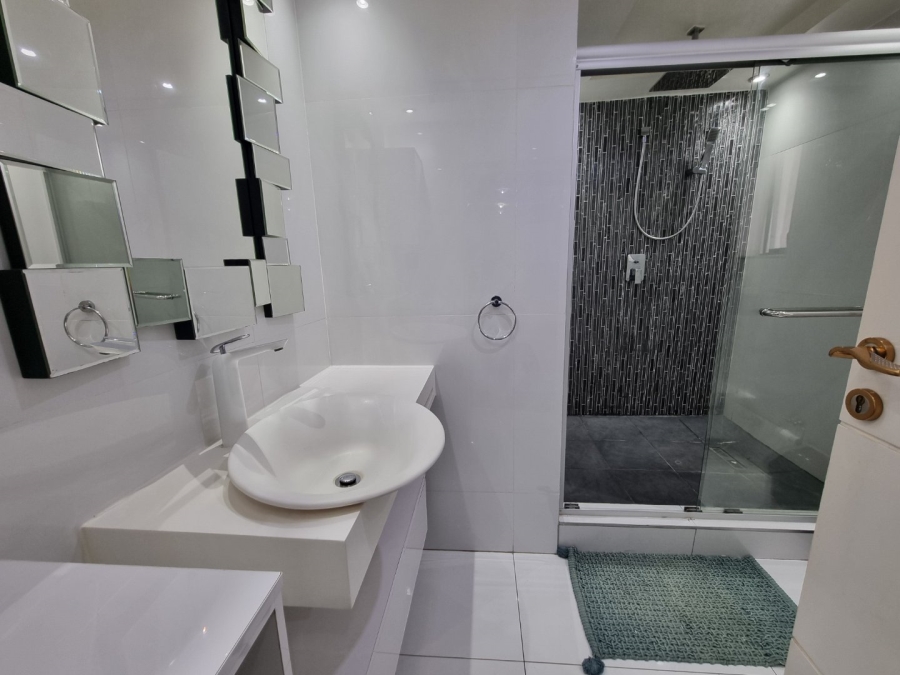 To Let 6 Bedroom Property for Rent in Bedfordview Gauteng