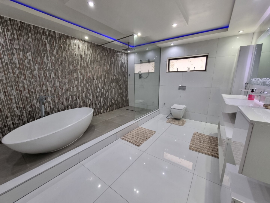 To Let 6 Bedroom Property for Rent in Bedfordview Gauteng
