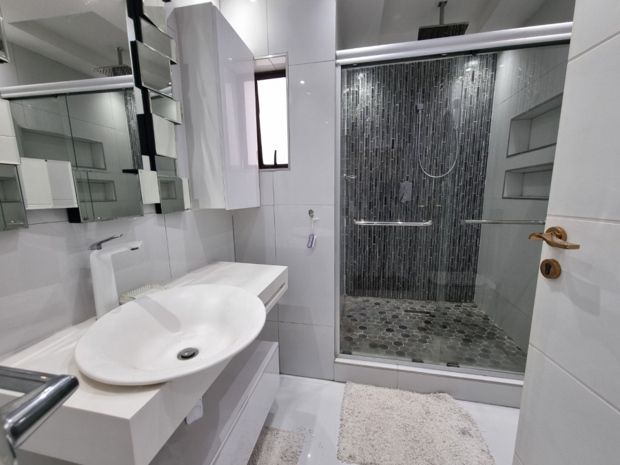 To Let 6 Bedroom Property for Rent in Bedfordview Gauteng