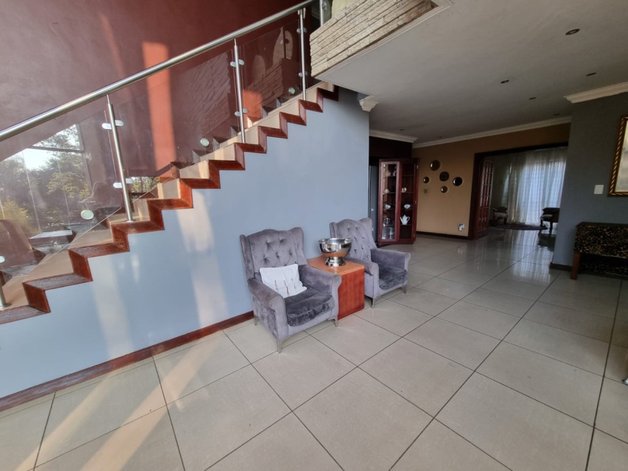 To Let 6 Bedroom Property for Rent in Greenstone Hill Gauteng