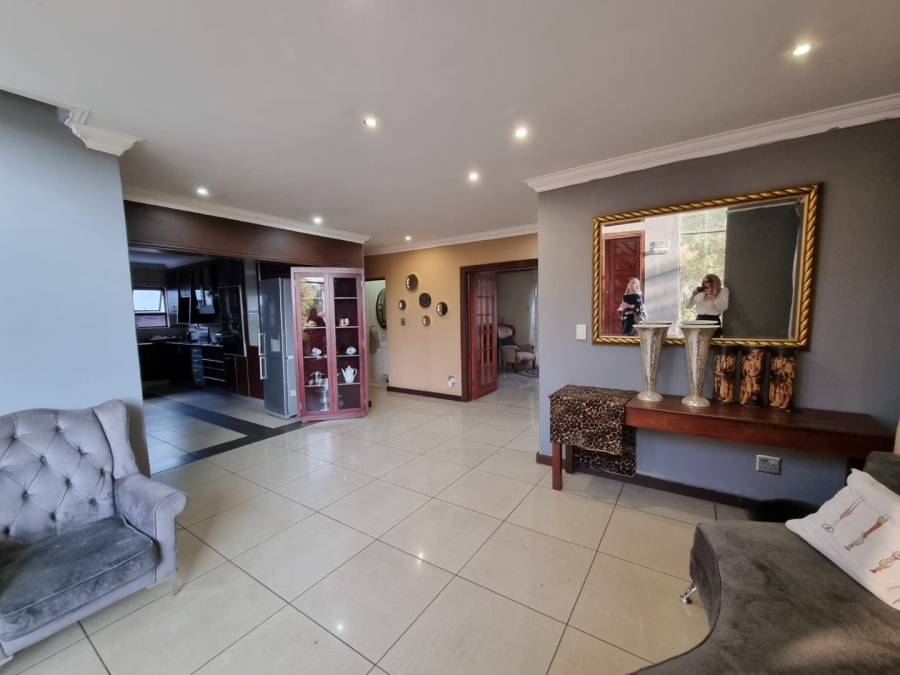 To Let 6 Bedroom Property for Rent in Greenstone Hill Gauteng