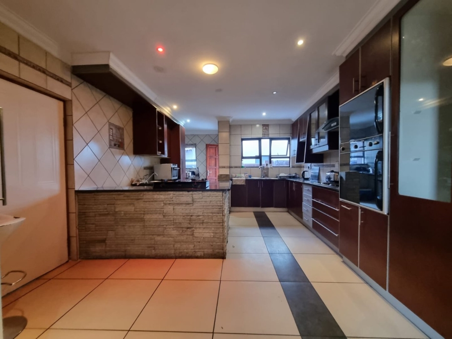 To Let 6 Bedroom Property for Rent in Greenstone Hill Gauteng