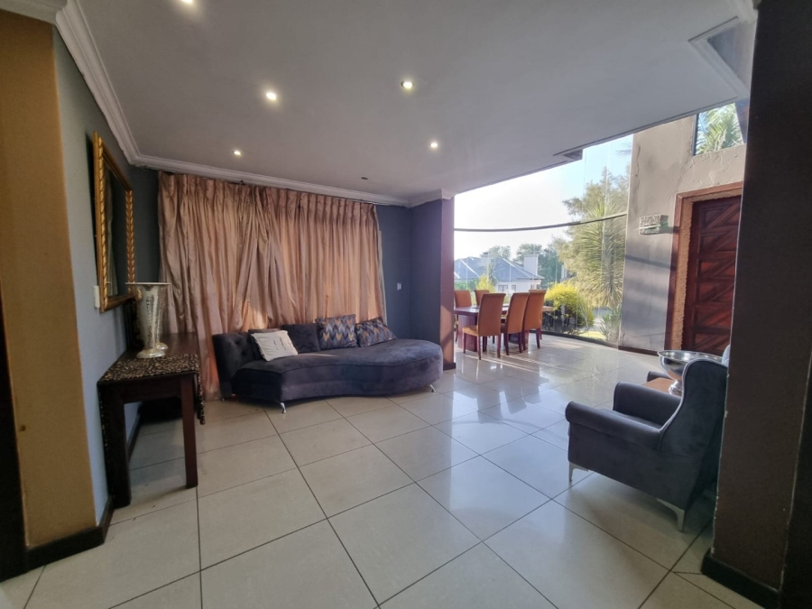 To Let 6 Bedroom Property for Rent in Greenstone Hill Gauteng