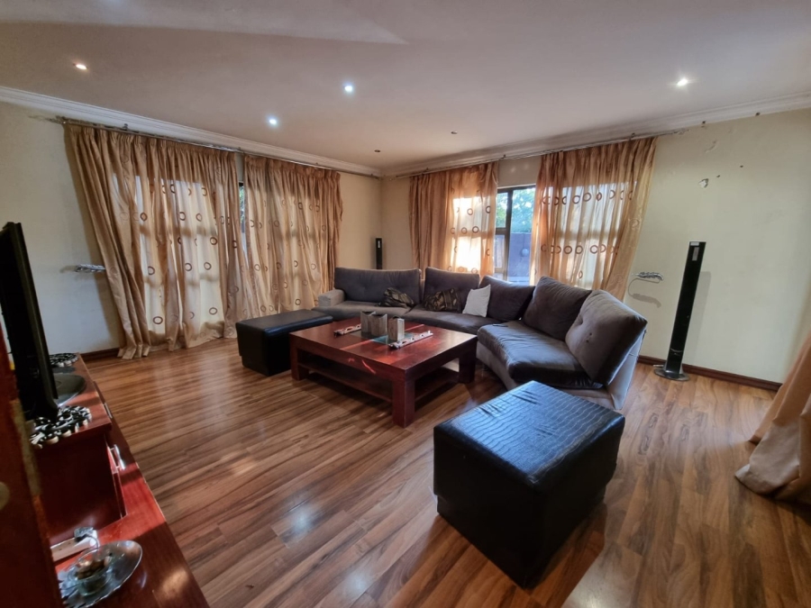 To Let 6 Bedroom Property for Rent in Greenstone Hill Gauteng