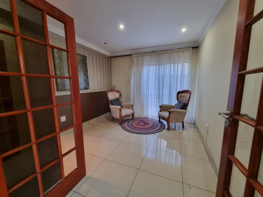 To Let 6 Bedroom Property for Rent in Greenstone Hill Gauteng