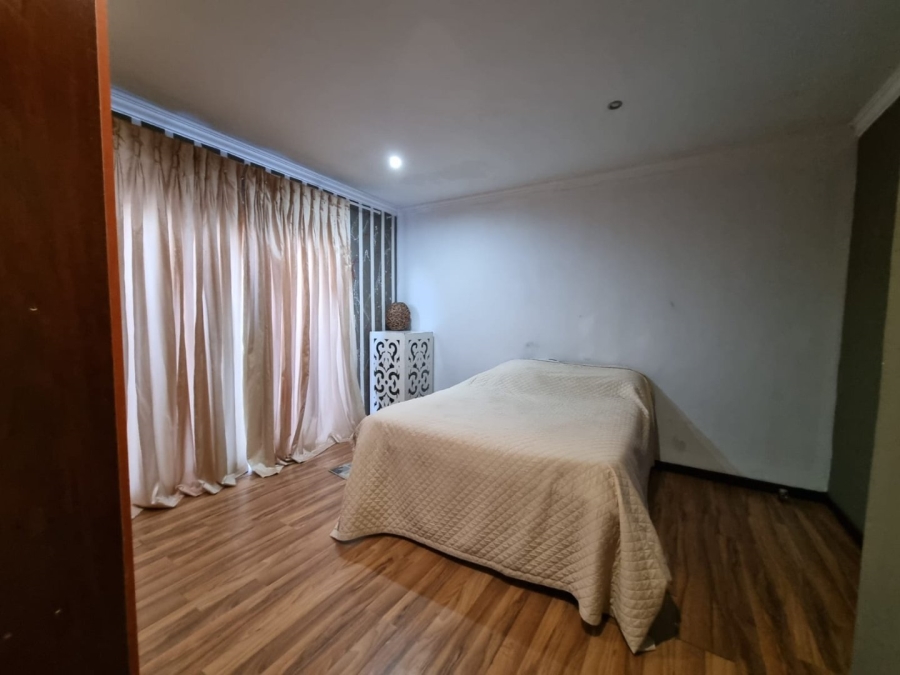To Let 6 Bedroom Property for Rent in Greenstone Hill Gauteng