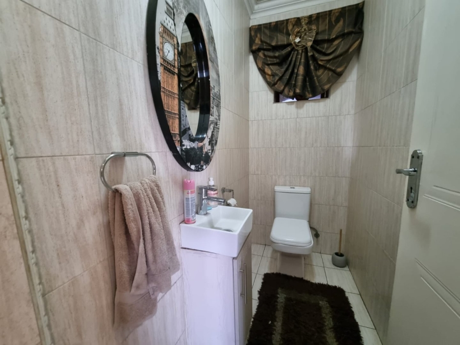 To Let 6 Bedroom Property for Rent in Greenstone Hill Gauteng