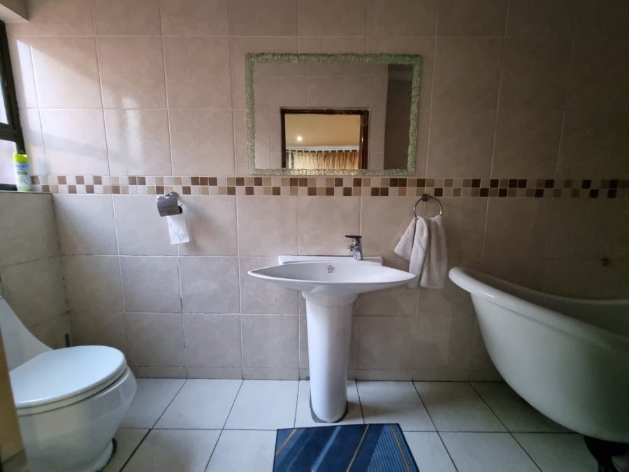 To Let 6 Bedroom Property for Rent in Greenstone Hill Gauteng